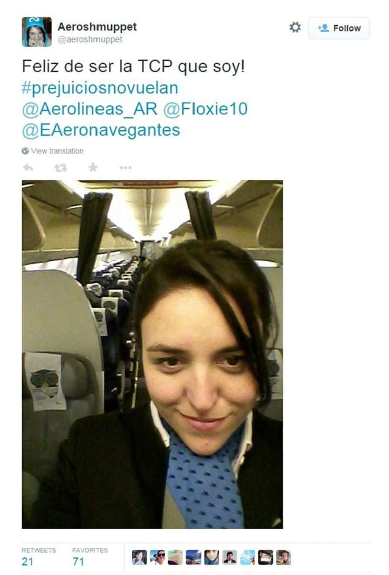 Aeromoça afirmou ser feliz por trabalhar na companhia aérea