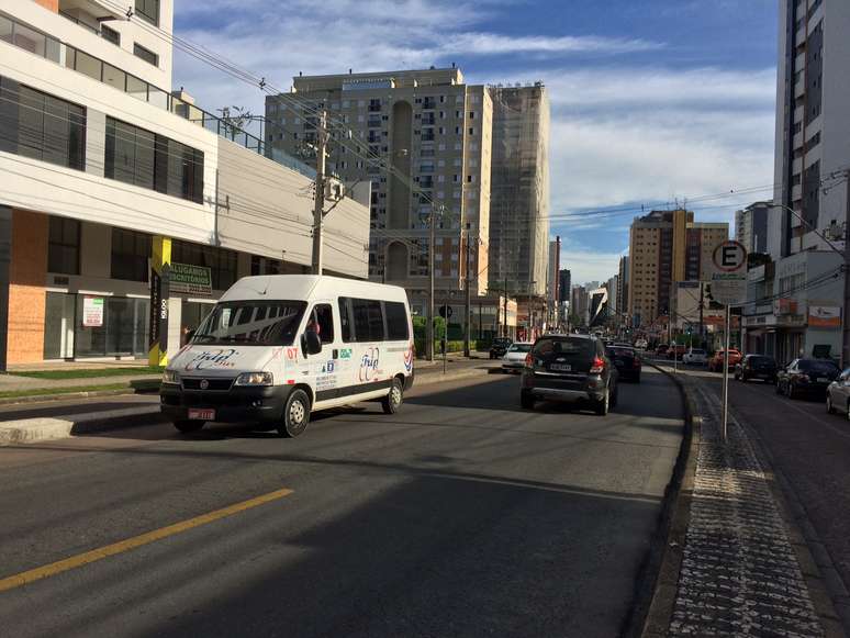 Mais de 200 lotações já foram cadastradas pela prefeitura de Curitiba para ajudar no transporte dos usuários