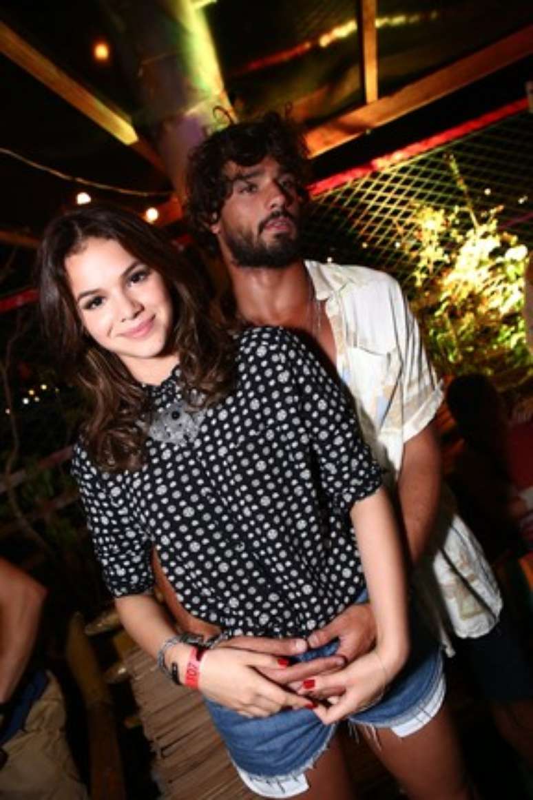Bruna Marquezine e o namorado, Marlon Teixeira, curtem festa juntos no Rio de Janeiro 