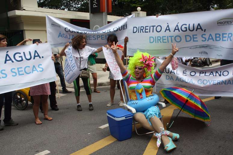 <p>Protesto aconteceu em frente ao Palácio dos Bandeirantes</p>