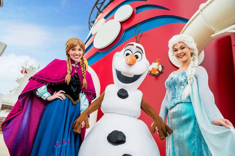 Anna, Olaf e Elsa, de 'Frozen', marcam presença em navio da Disney