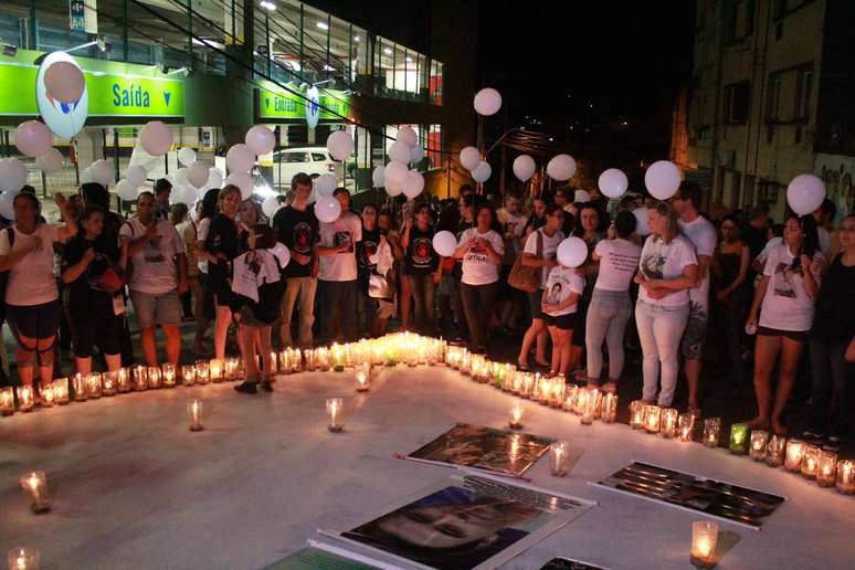 Homenagem às vítimas do incêndio na Boate Kiss - que deixou 242 mortos em janeiro de 2013