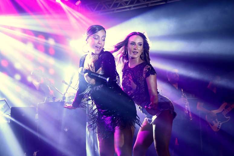 <p>Claudia Leitte e Anitta se apresentaram durante o ensaio</p>