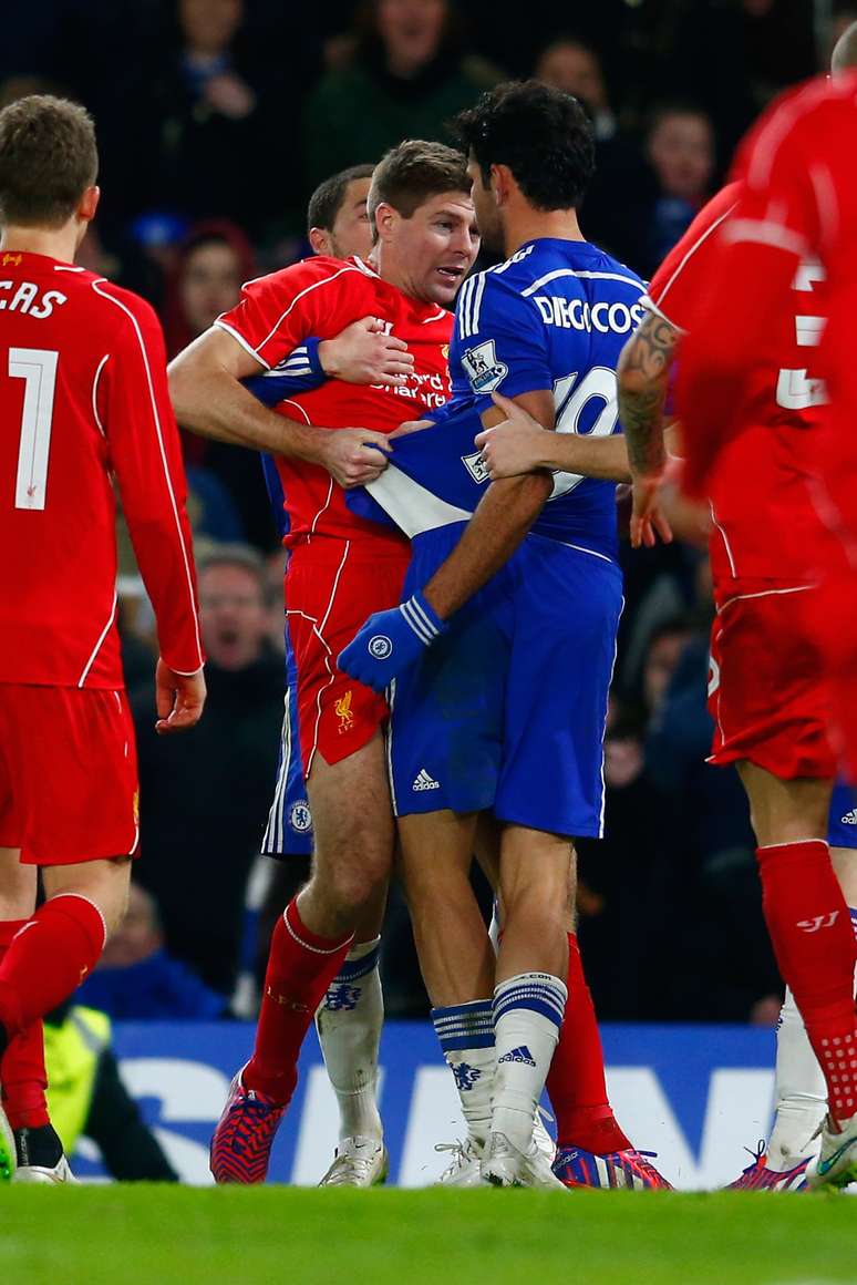 <p>Diego Costa recebeu cartão amarelo só quando se desentendeu com Gerrard</p>