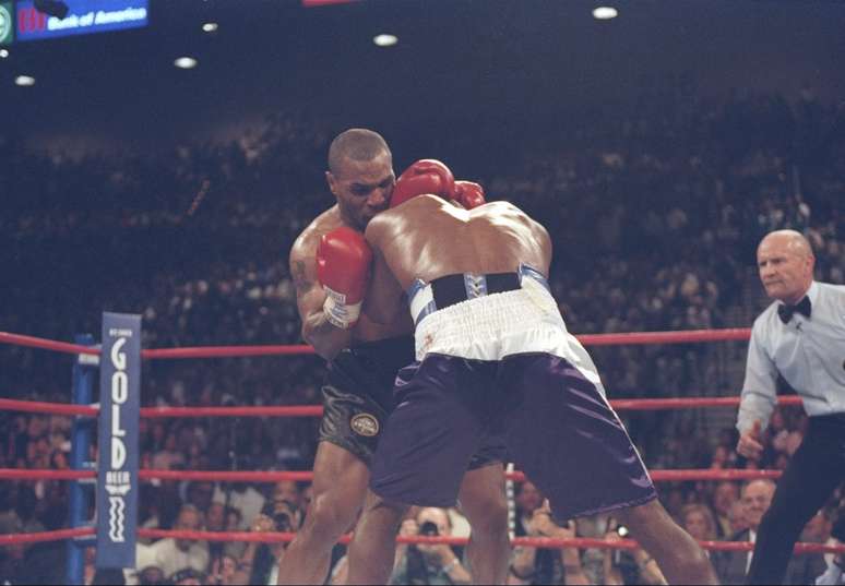 Mordida de Tyson em Holyfield chocou o mundo do boxe