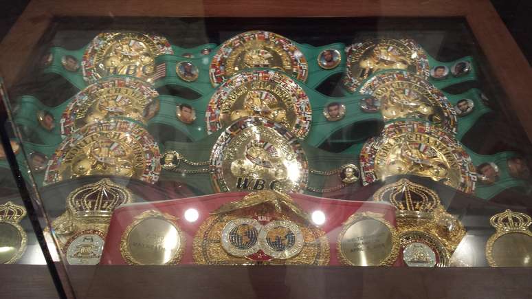 Entrada do MGM conta com exposição dos cinturões de boxe