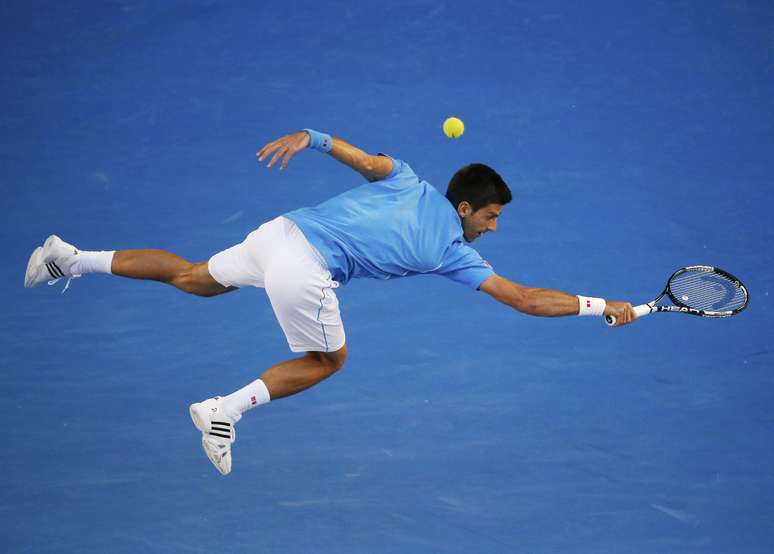 Djokovic se estica para salvar ponto