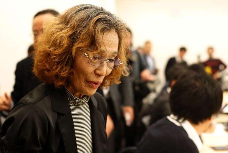 Junko Ishido, mãe de jornalista japonês Goto, mantido refém pelo Estado Islâmico, fala com jornalistas em Tóquio. 28/1/2015