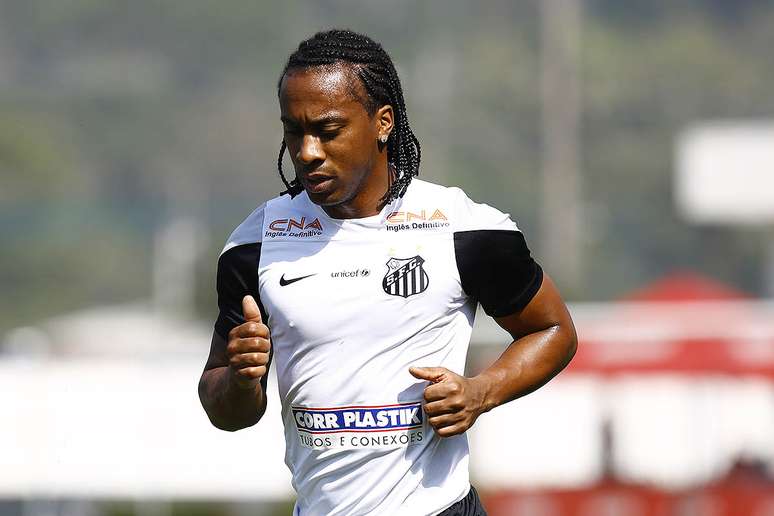 <p>Arouca acertou a sua saída para o Santos e deve ir para o rival</p>