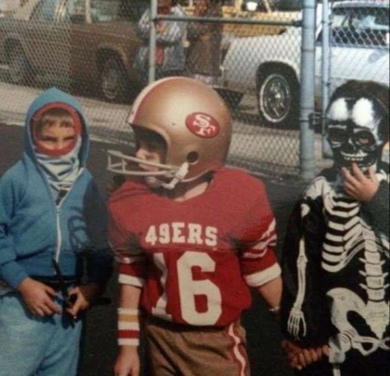 Trajado de Joe Montana, Brady escreveu que se prepara para o próximo domingo desde 1983