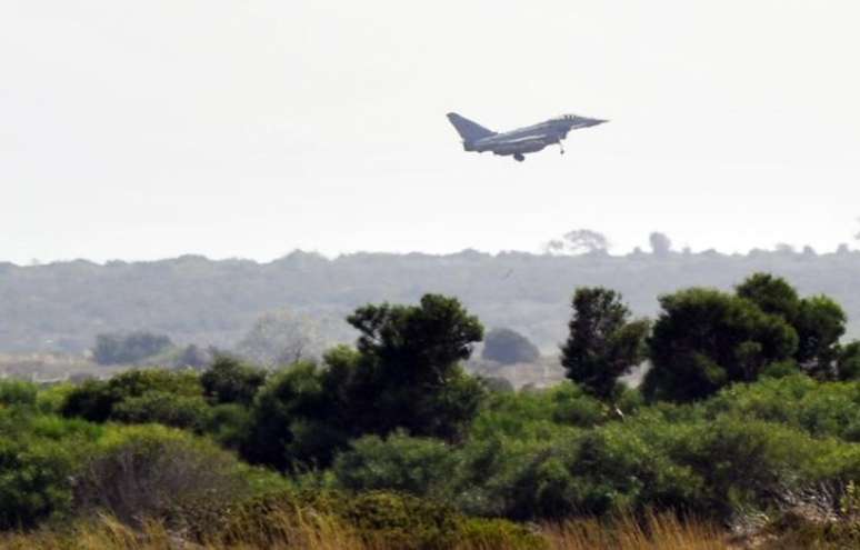 <p>Ca&ccedil;a Typhoon da Real For&ccedil;a A&eacute;rea brit&acirc;nica em Akrotiri, perto da cidade de Limassol, em 28 de agosto</p>