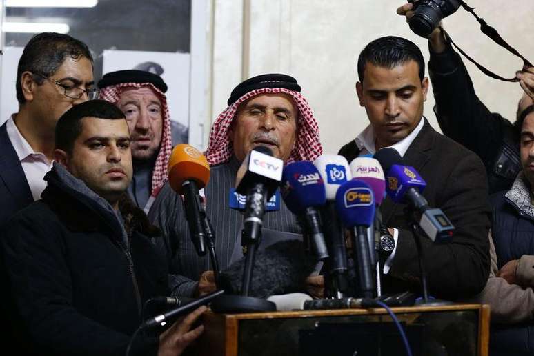 <p>Safi Yousef, pai do piloto jordaniano Muath al-Kasaesbeh, faz apelo ao Estado Isl&acirc;mico, em 29 de janeiro</p>