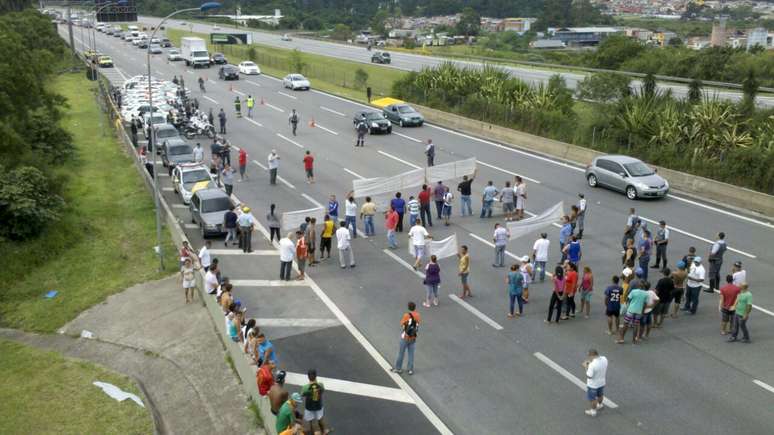 <p>O protesto aconteceu de forma pacífica e foi acompanhado por policiais</p>