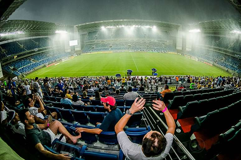 <p>Construída para sediar quatro jogos da primeira fase da Copa, Arena Pantanal está interditada para reparos</p>