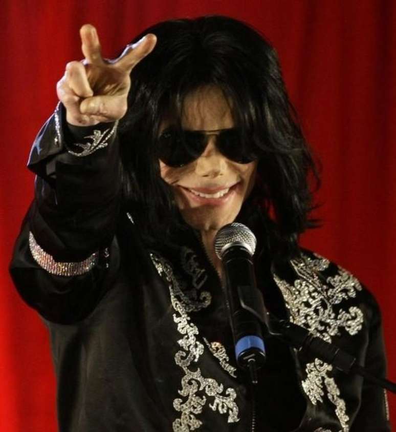 Foto de arquivo do cantor norte-americano  Michael Jackson durante entrevista coletiva em Londres. 05/05/2009