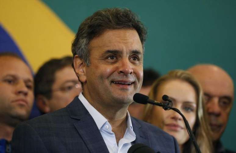 Senador Aécio Neves (PSDB-MG) discursa  em Belo Horizonte após divulgação dos resultados da eleição presidencial. 26/10/2014