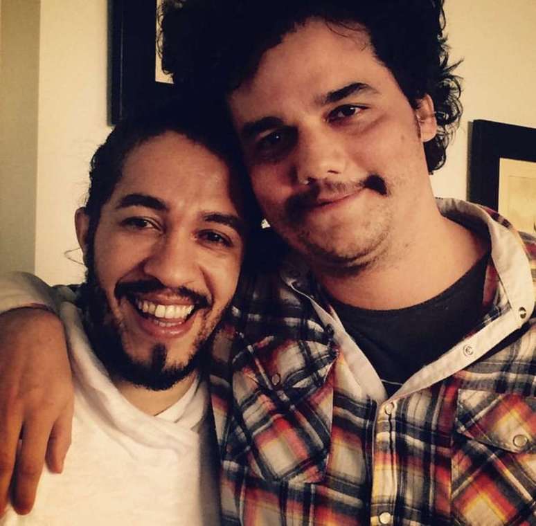 Wagner Moura aparece mais gordinho em foto com Jean Wyllys