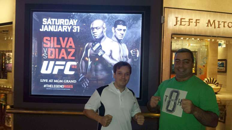 Moreira (esq.) gastou cerca de R$ 8 mil para acompanhar retorno de Anderson Silva