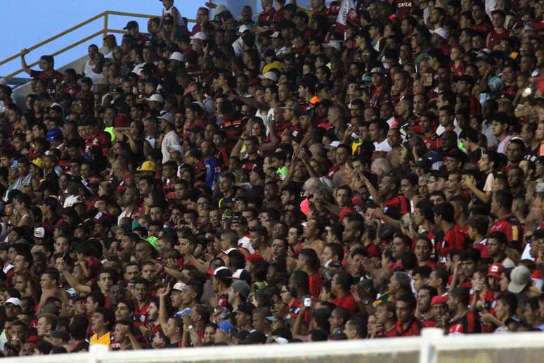 <p>Torcedores do Flamengo em Macaé invadiram vestiário do time mandante</p>