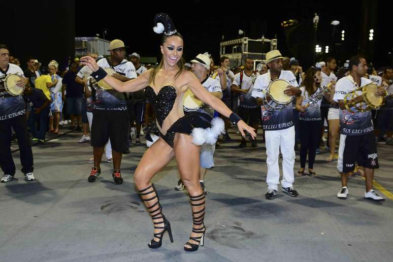 Sabrina Sato é Madrinha de Bateria da Gaviões