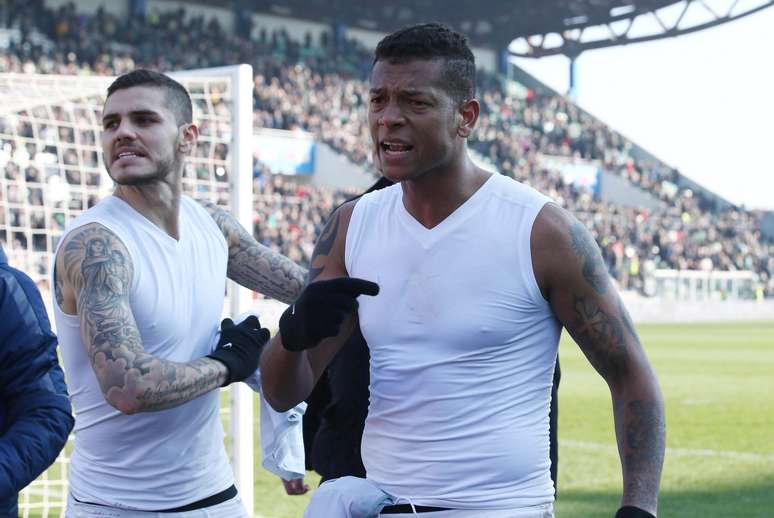 <p>Freddy Guarín também se irritou com os torcedores da Inter</p>