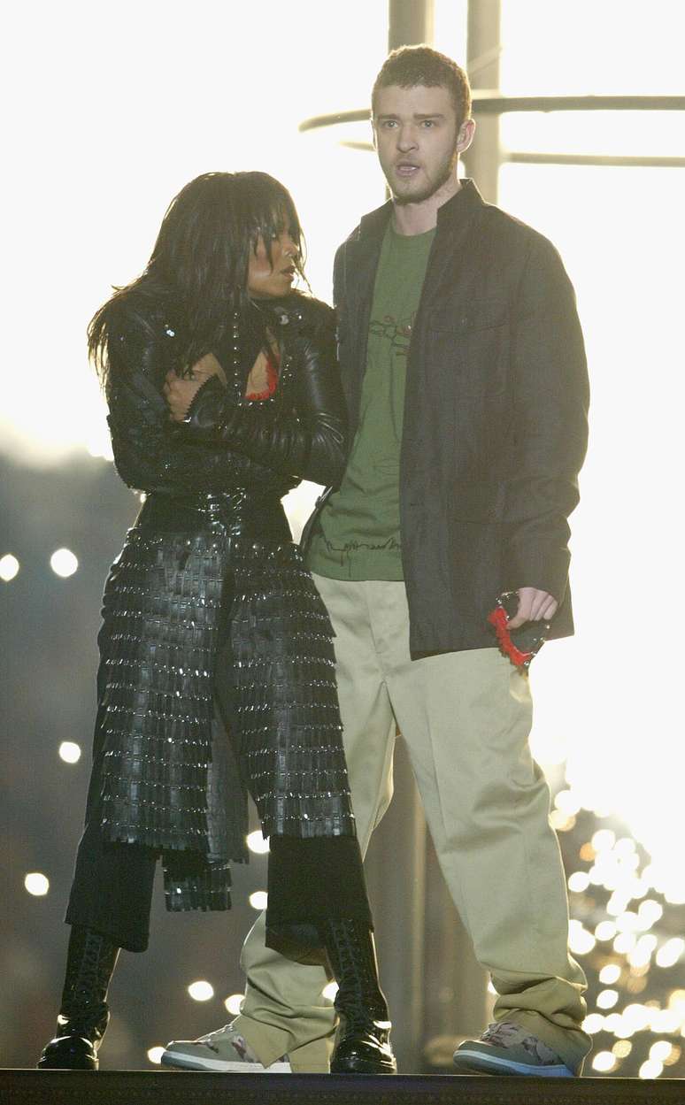 <p>Em 15&deg;, os looks de Janet Jackson e Justin Timberlake no Super Bowl XXXVIII, em 2004</p>