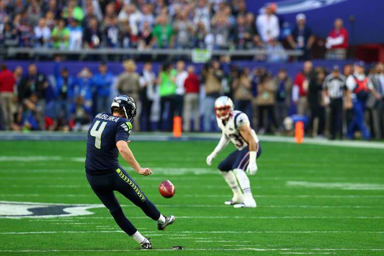 Seattle Seahawks ganharam o cara ou coroa e decidiram começar o jogo com a defesa em campo