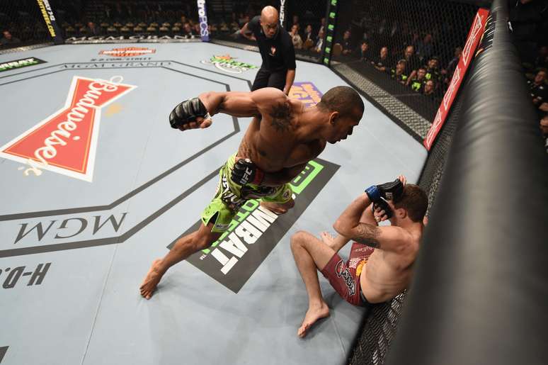 Thiago Marreta nocauteia Andy Enz no primeiro round do UFC 183