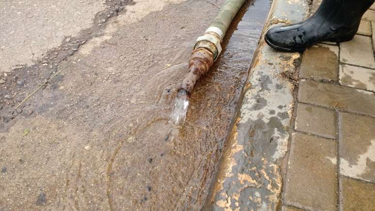 <p>Entre as medidas está a multa de R$ 1 mil para quem for flagrado desperdiçando água.</p>