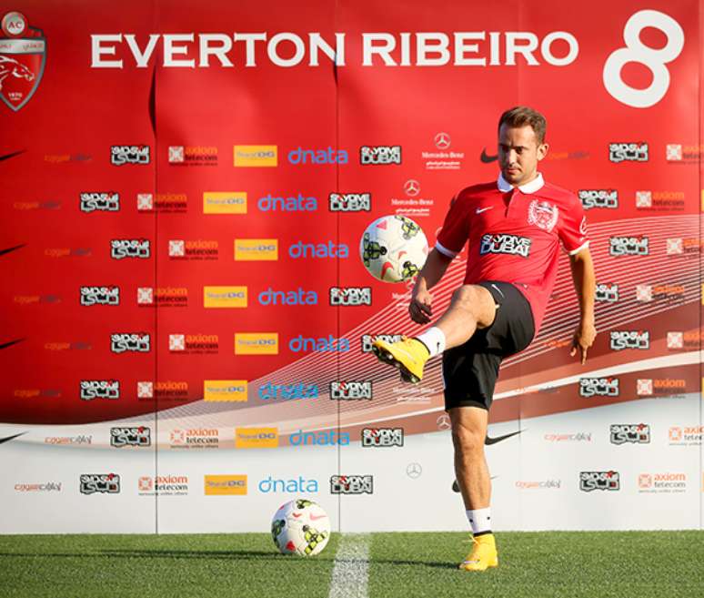 <p>Everton Ribeiro jogar&aacute; no futebol &aacute;rabe</p>