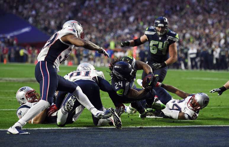 Para manter o hábito: Marshawn Lynch fez o primeiro touchdown dos Seahawks no Super Bowl