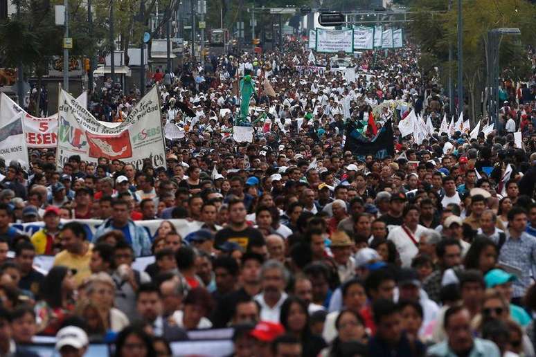 Manifestantes pedem justiça em caso de estudantes desaparecidos no México. 26/01/2015.