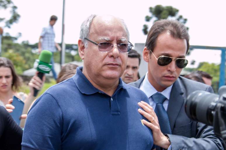 <p>Renato Duque foi citado pelo doleiro Alberto Youssef, réu no processo, como um dos beneficiários do esquema.</p><p style="line-height:18.75pt"><span style="font-size: 11.5pt; font-family: Arial, sans-serif;"><o:p></o:p></span></p>