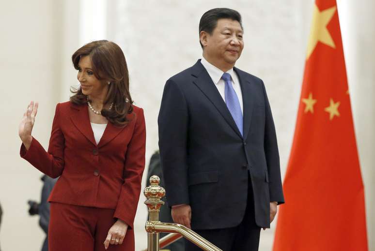<p>Kirchner disse que precisava de humor para suportar o "ridículo" e o "absurdo" que presenciava no evento chinês</p>