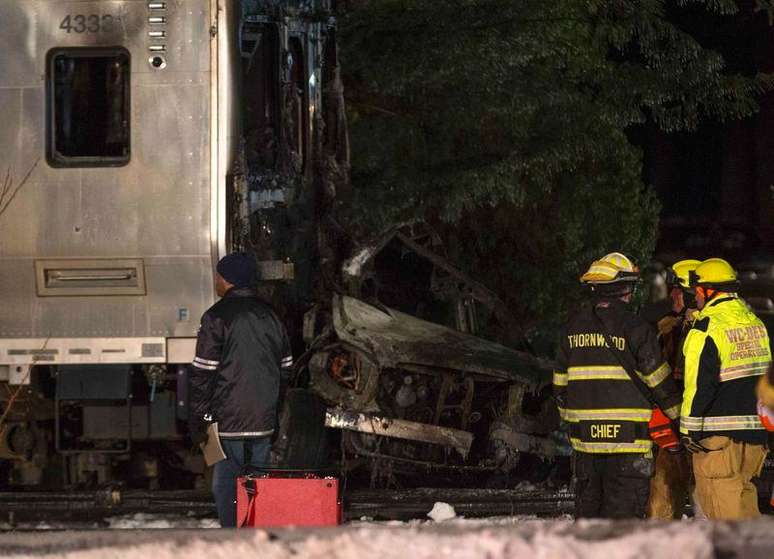 Investigadores  analisam circunstâncias de acidente com um trem de Nova York. 4/2/2015
