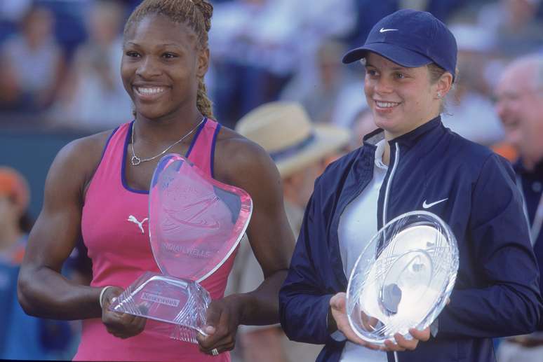 Serena Williams ao lado de Kim Clijsters após decisão de 2011; tenista nunca mais voltou a Indian Wells