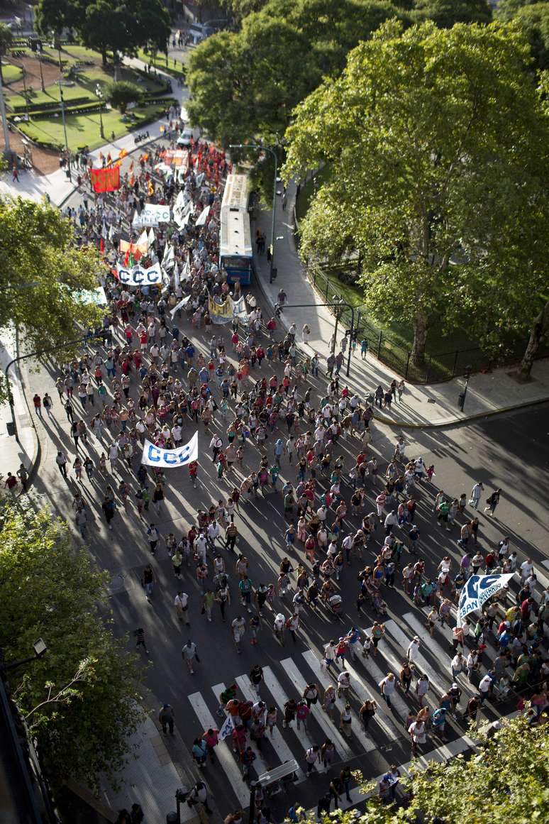 Argentinos marcham pela justiça e contra a impunidade no caso da morte do promotor Alberto Nisman, em Buenos Aires