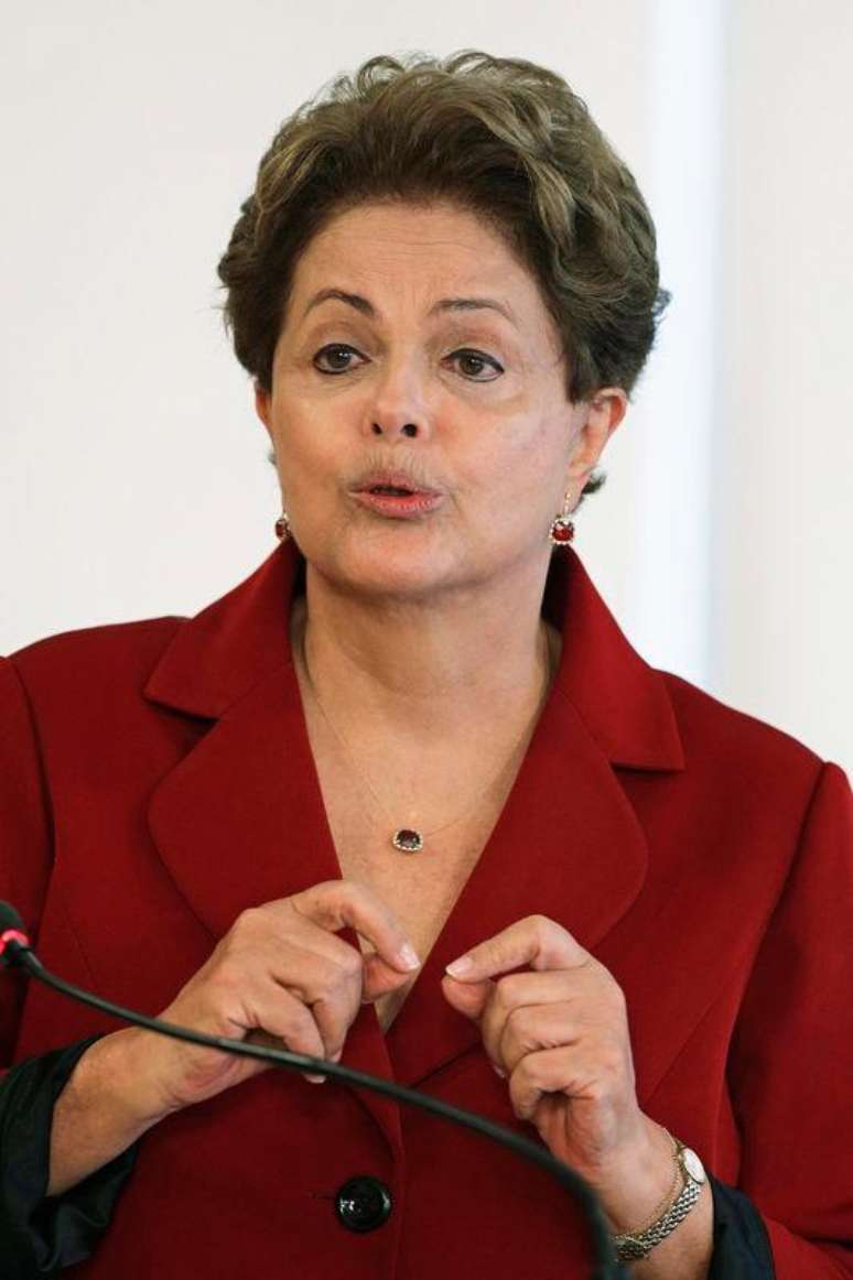<p>"O que fizemos foi atrasar um pouco o recebimento de credenciais", afirmou Dilma</p>