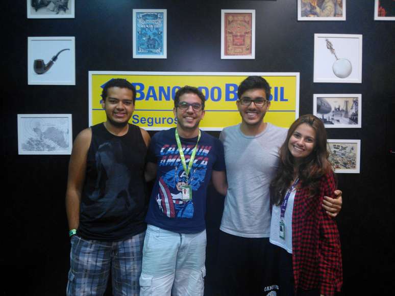 <p>Amigos estudantes de engenharia da UFRJ ganharam noite no 'quarto de vidro', disponibilizado pelo Banco do Brasil</p>