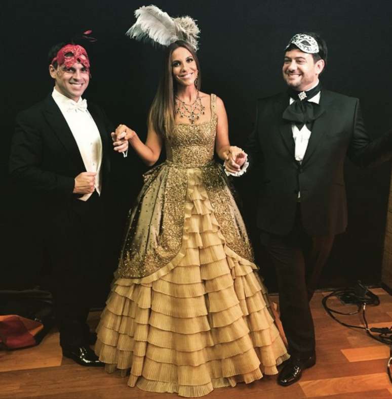 EGO - Dama de vermelho: Marina Ruy Barbosa usa look decotado em baile -  notícias de Carnaval 2015