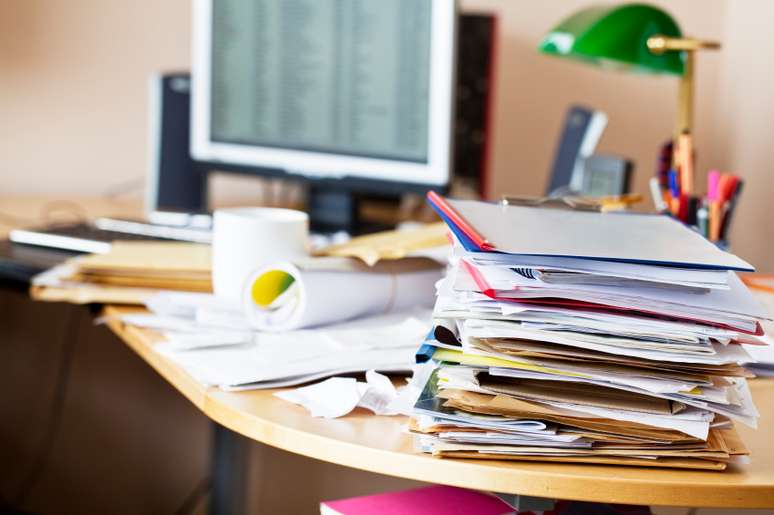 <p>&Eacute; preciso organizar a mesa de trabalho para atrair boas energias para &nbsp;empresa</p>