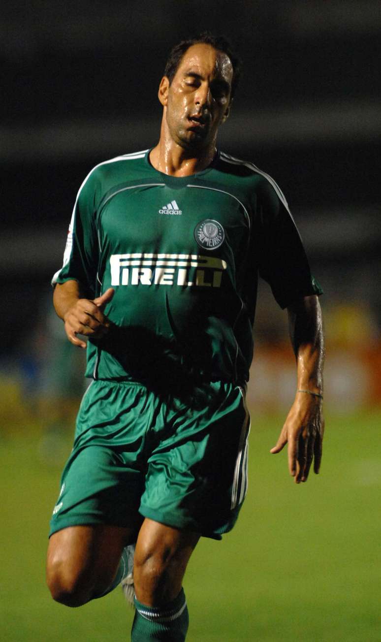 Edmundo deu show com a camisa do Palmeiras contra Corinthians