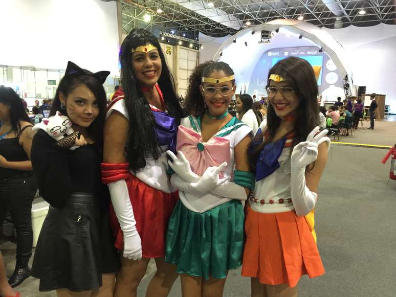 <p>Grupo de campuseiras se veste de personagens da série japonesa "Sailor Moon"</p>
