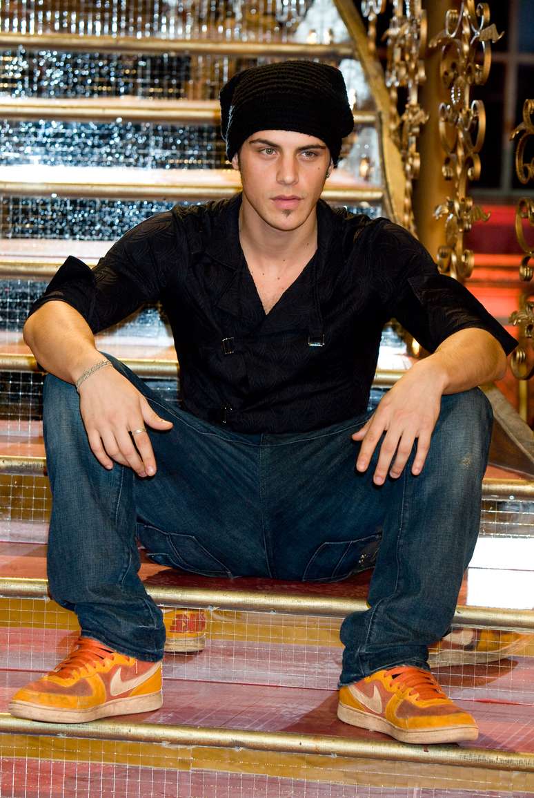 <p>Italiano Andrea Montovoli atraiu Fanny Neguesha e Charlotte Caniggia. T&aacute; mal?</p>