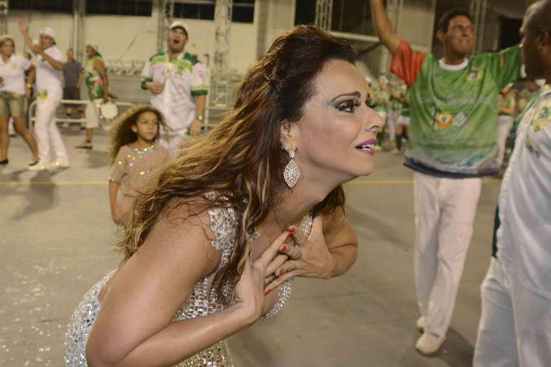 A rainha de bateria chegou a chorar com o carinho recebido