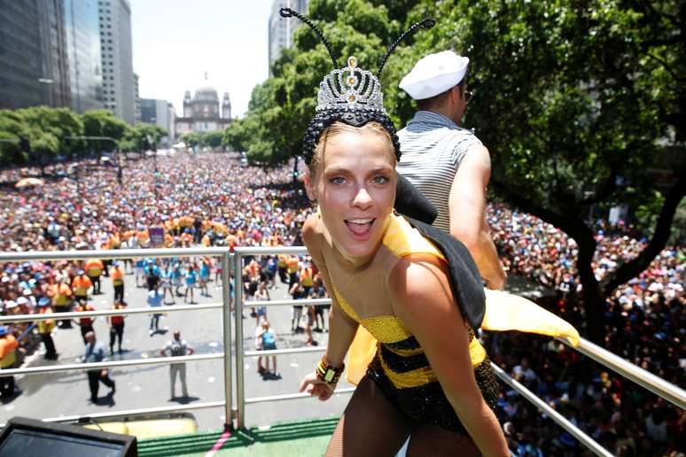 Carolina Dieckmann, MC Ludmila, Bela Gil e David Brazil curtiram o Bloco da Preta, de Preta Gil, no Rio de Janeiro, neste domingo (8)