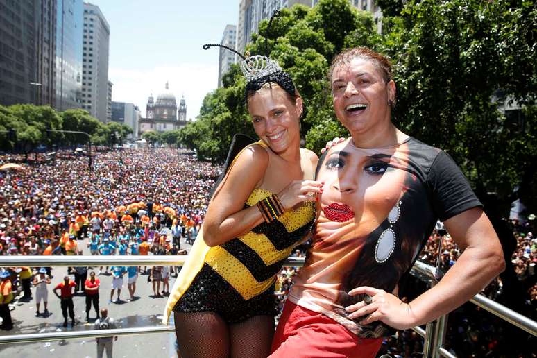 Carolina Dieckmann, MC Ludmila, Bela Gil e David Brazil curtiram o Bloco da Preta, de Preta Gil, no Rio de Janeiro, neste domingo (8)