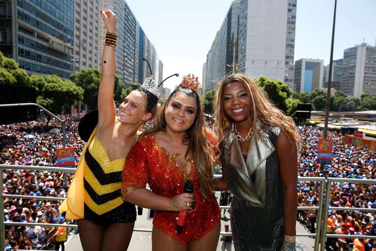 Carolina Dieckmann, MC Ludmila, Bela Gil e David Brazil curtiram o Bloco da Preta, de Preta Gil, no Rio de Janeiro, neste domingo (8)