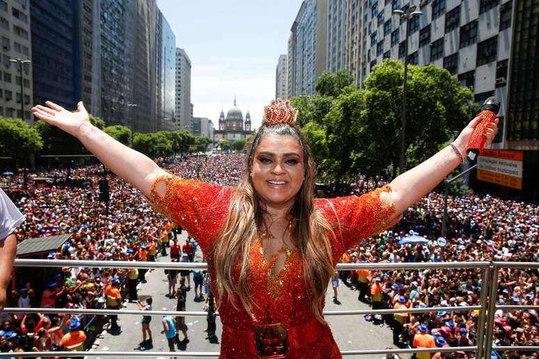 Carolina Dieckmann, MC Ludmila, Bela Gil e David Brazil curtiram o Bloco da Preta, de Preta Gil, no Rio de Janeiro, neste domingo (8)