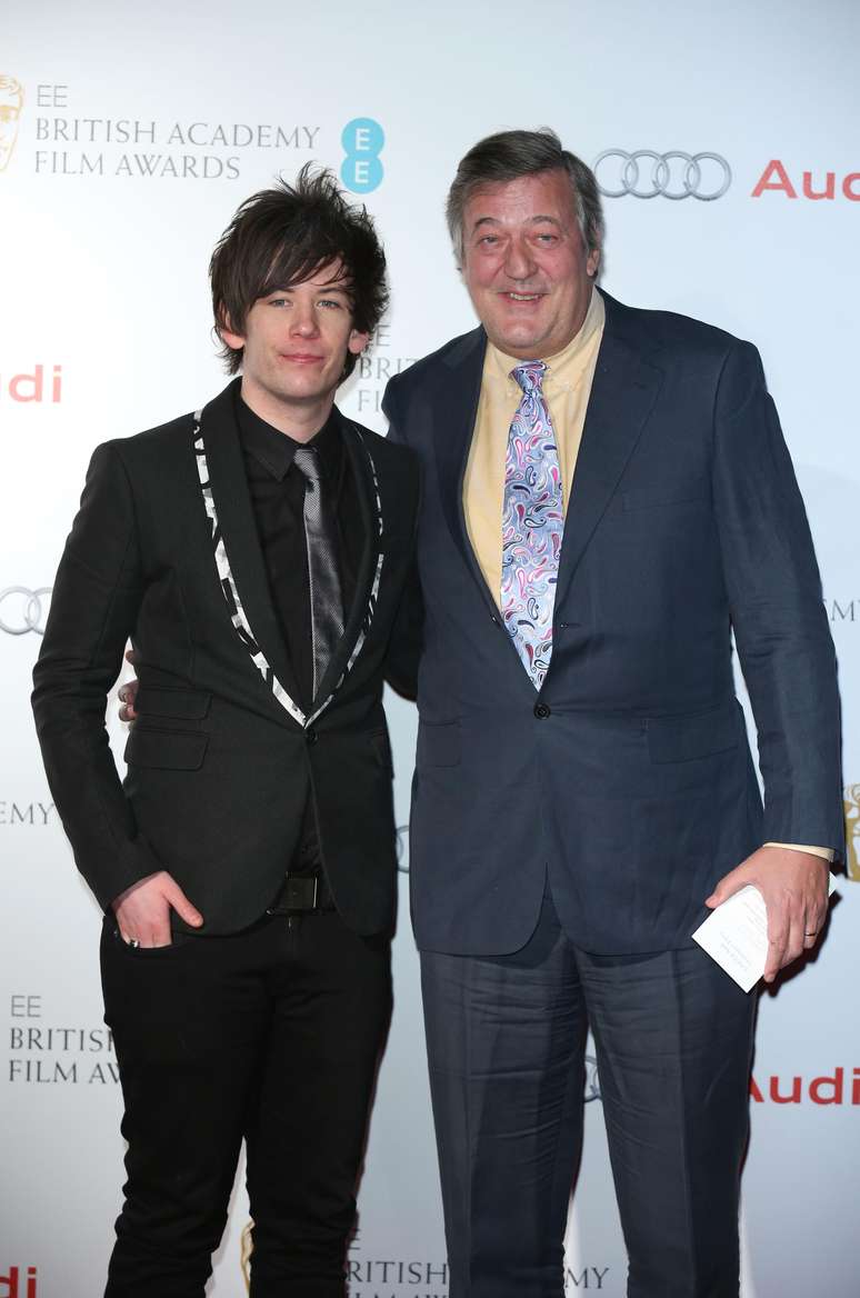 Stephen Fry (dir.) foi o apresentador do Bafta deste ano